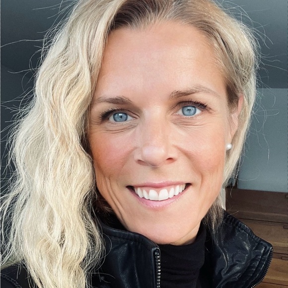 Meet your Posher, Julie - Picture 1 of 1